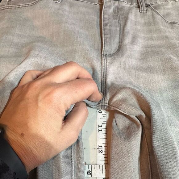 Chico's Women's Mid-Rise Stretch Skinny Jeans Light Gray Granite Wash Size 6 - Picture 13 of 15